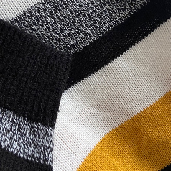 Cropped,yellow,grey and Black sweater Hardly worn. - Picture 2 of 2